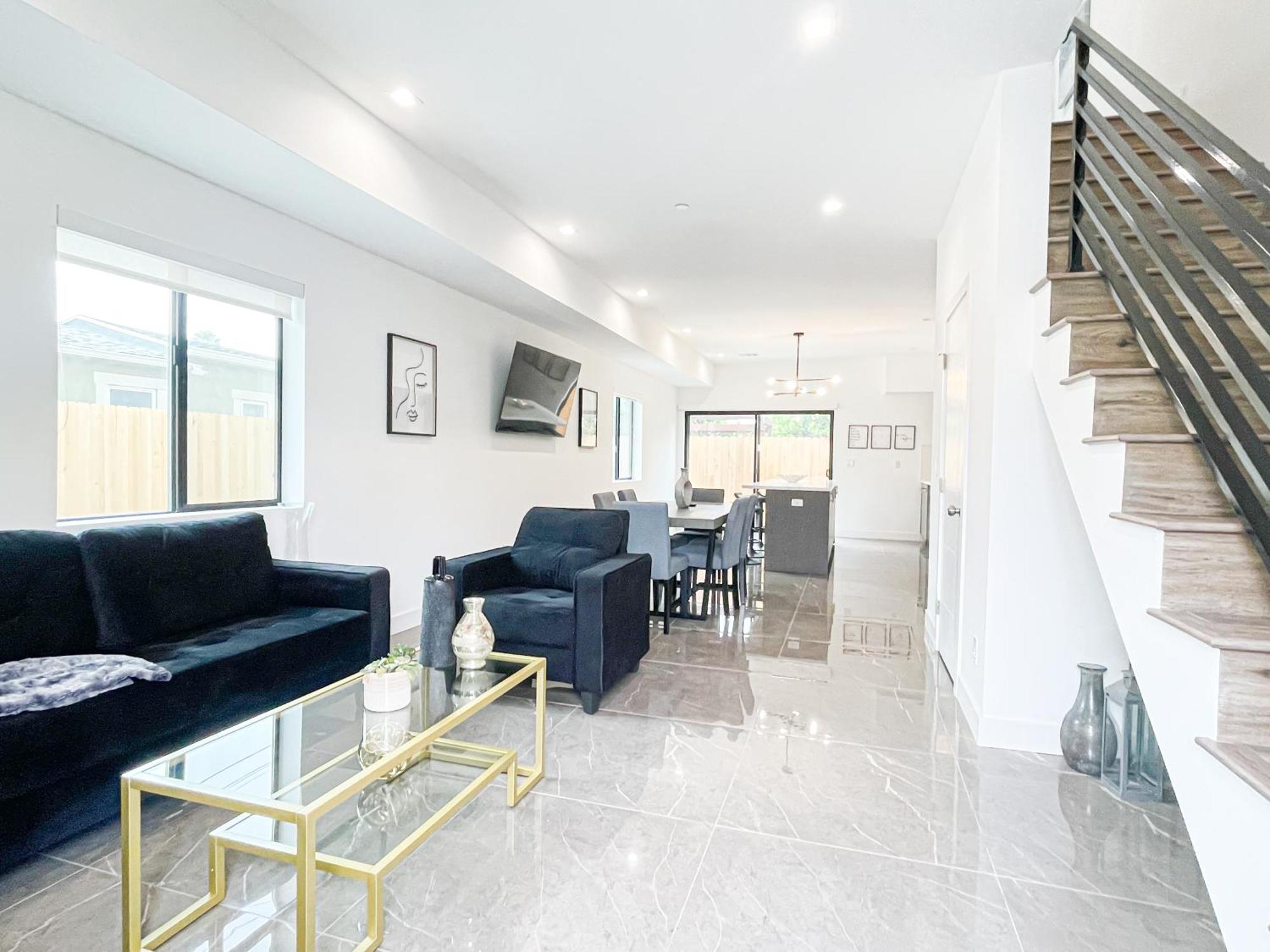 Stylish 4br Townhouse In Mid - Cr2-c2 Ferienhaus